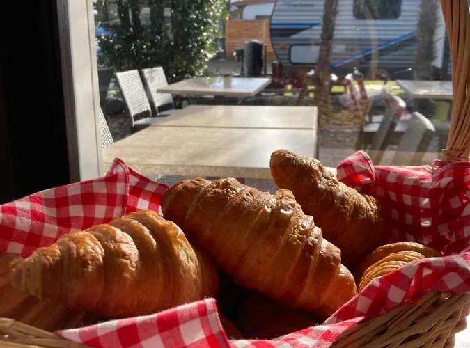 לינה וארוחת בוקר Rivabella Garni & Restaurant